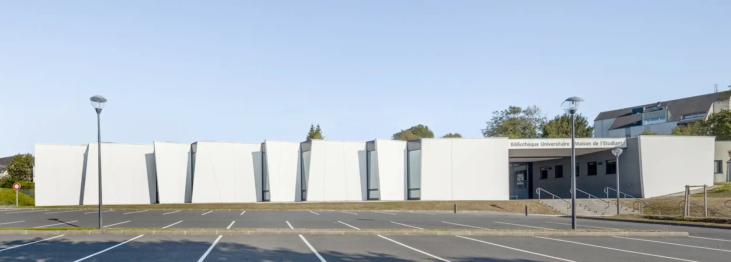 Extérieur bibliothèque Cherbourg par DHD Architectes